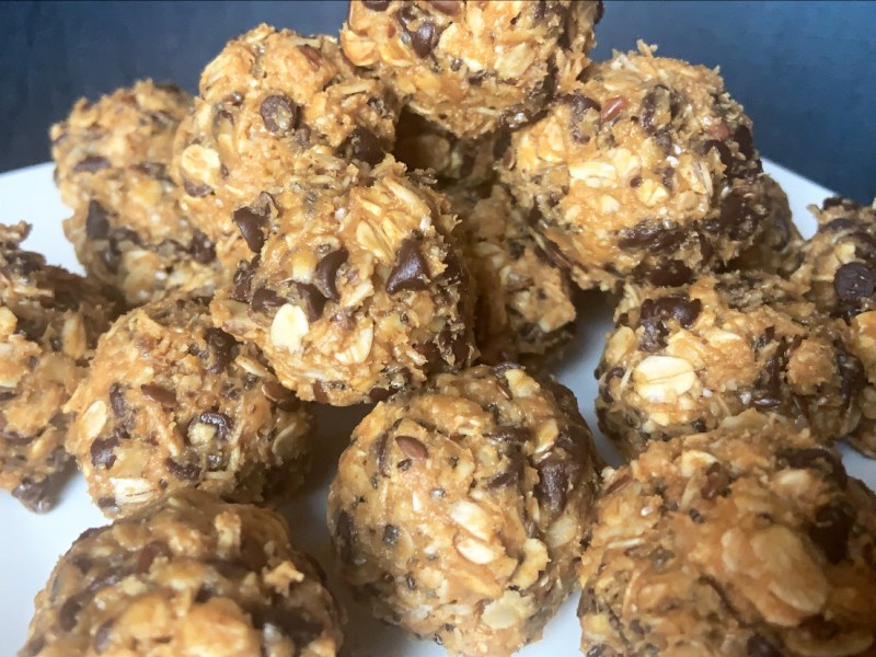 Favorite Healthy Snack: Chocolate Peanut Butter Protein&nbsp;Bites